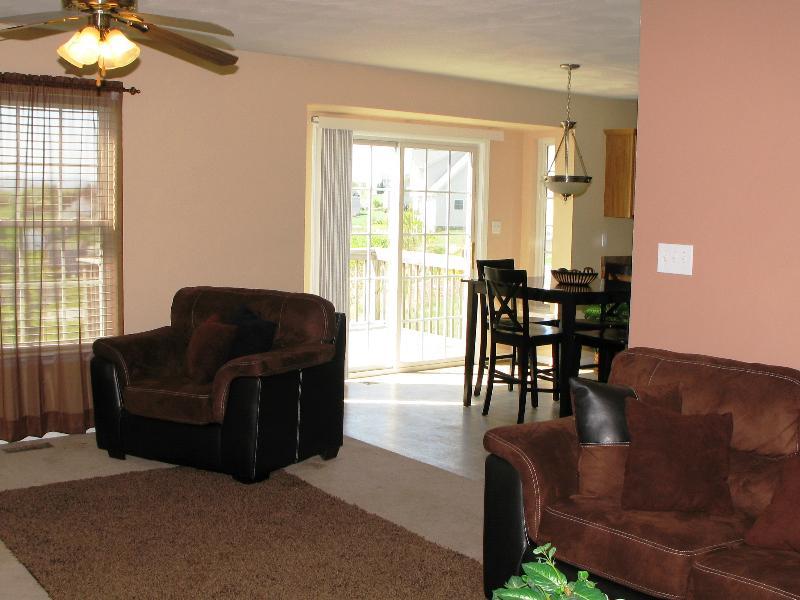 5708 Cortland Road Roanoke, VA 24019 - Photo 5 of 25 Great Room to Eating Area