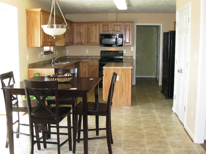 5708 Cortland Road Roanoke, VA 24019 - Photo 6 of 25 Eat in Kitchen