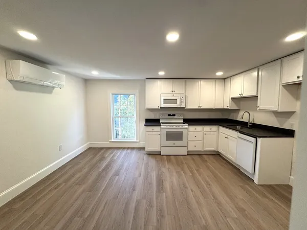 $2,000 | 55 Central Street, Unit 2R, Stoneham, MA 02180