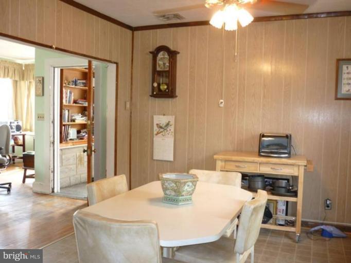 43 Broadship Road Dundalk, MD 21222 - Photo 3 of 10 Dining Room