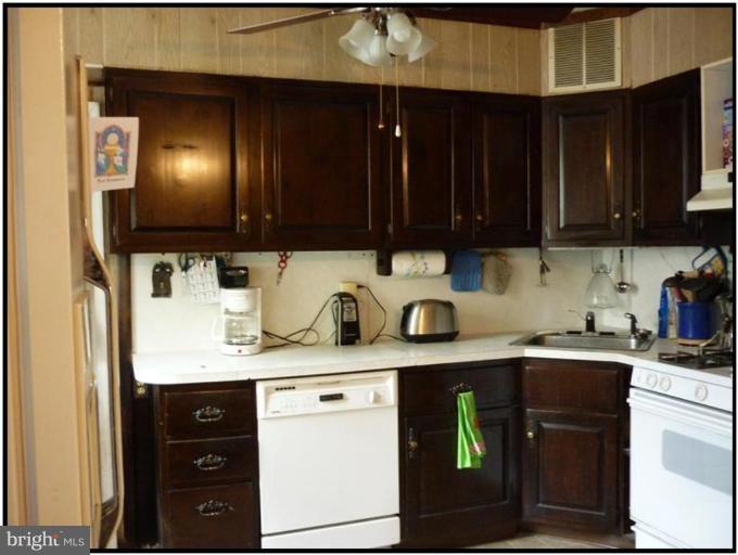 43 Broadship Road Dundalk, MD 21222 - Photo 4 of 10 Kitchen