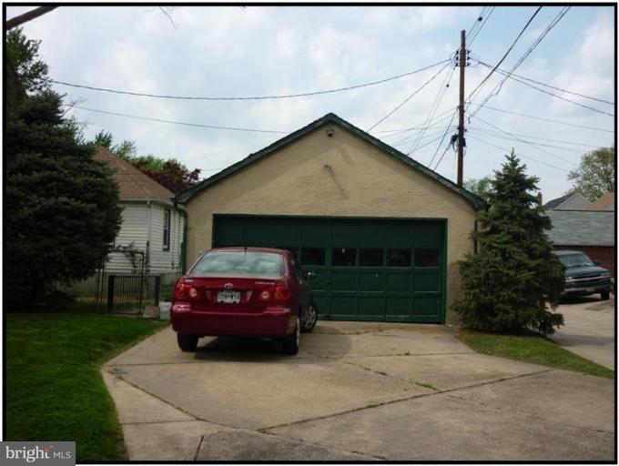 43 Broadship Road Dundalk, MD 21222 - Photo 8 of 10 Garage 1