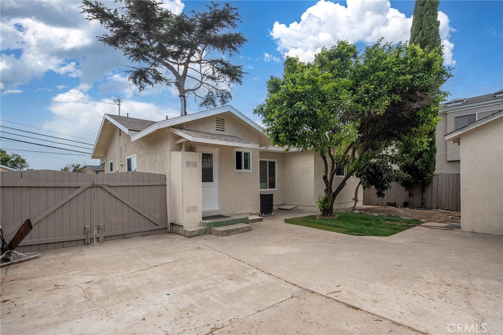 9131 Hall Road Downey, CA 90241 - Photo 29 of 32 a view of a house with a yard and garage