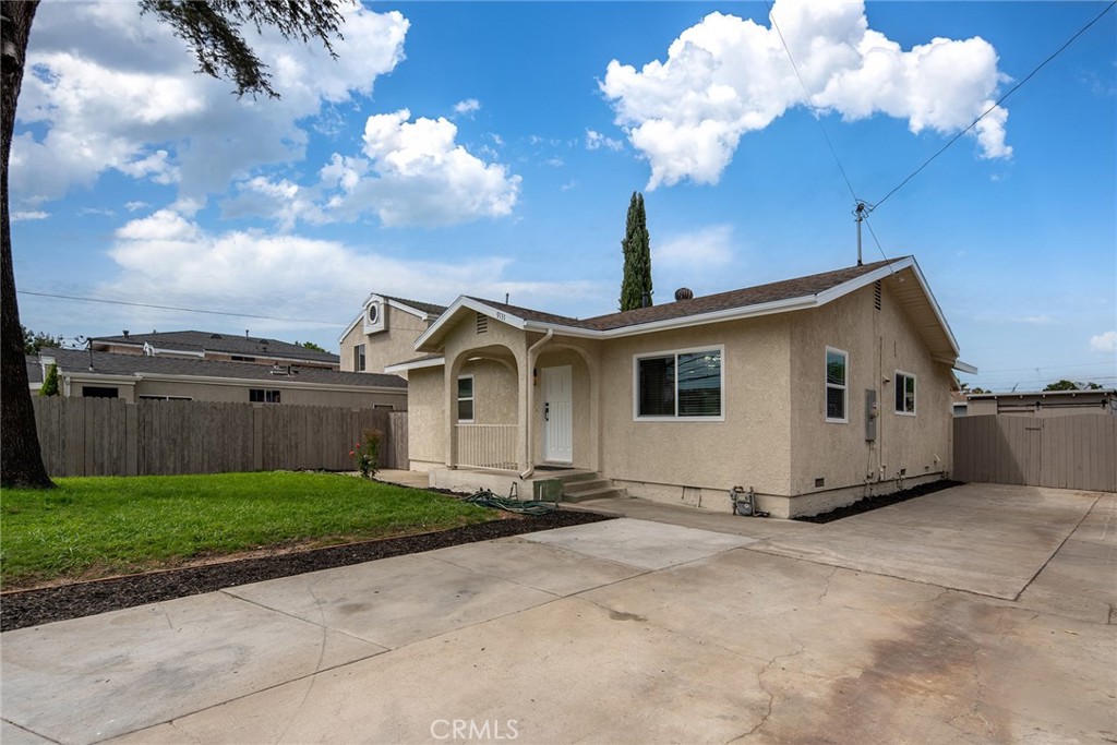 9131 Hall Road Downey, CA 90241 - Photo 3 of 32 a view of a house with a yard
