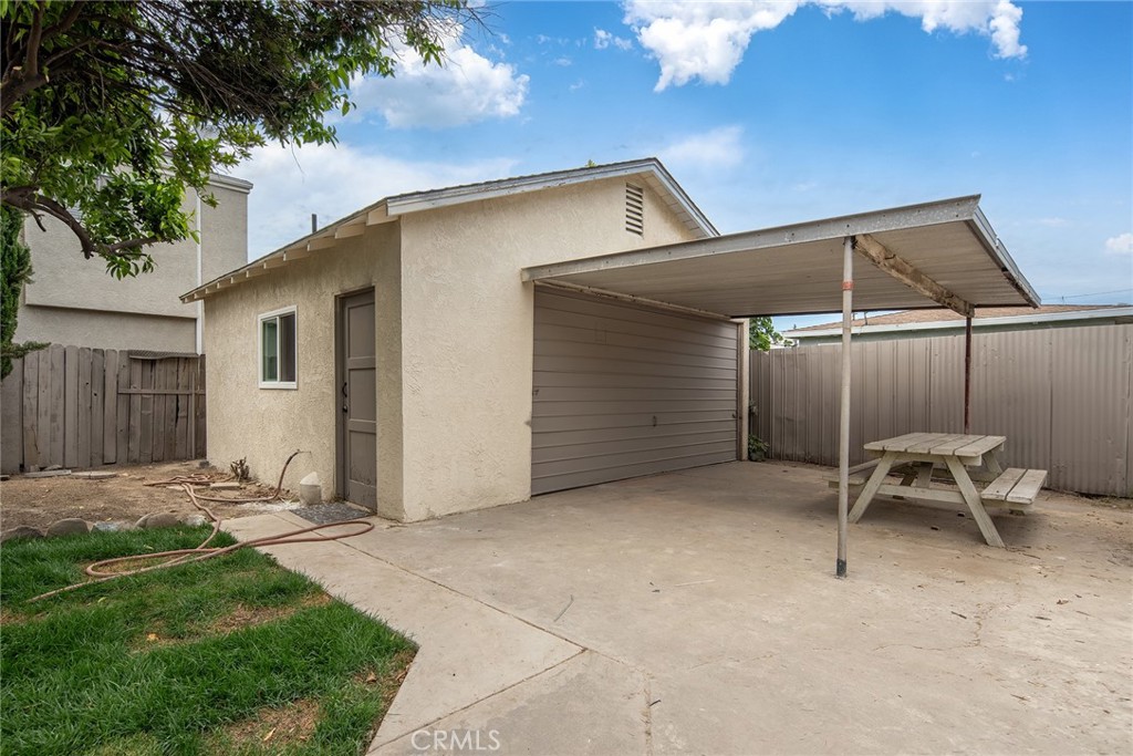9131 Hall Road Downey, CA 90241 - Photo 31 of 32 a backyard of a house with table and chairs