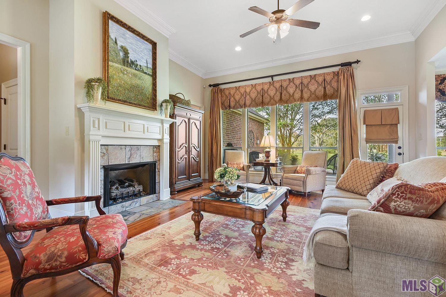 Family room w/ fireplace