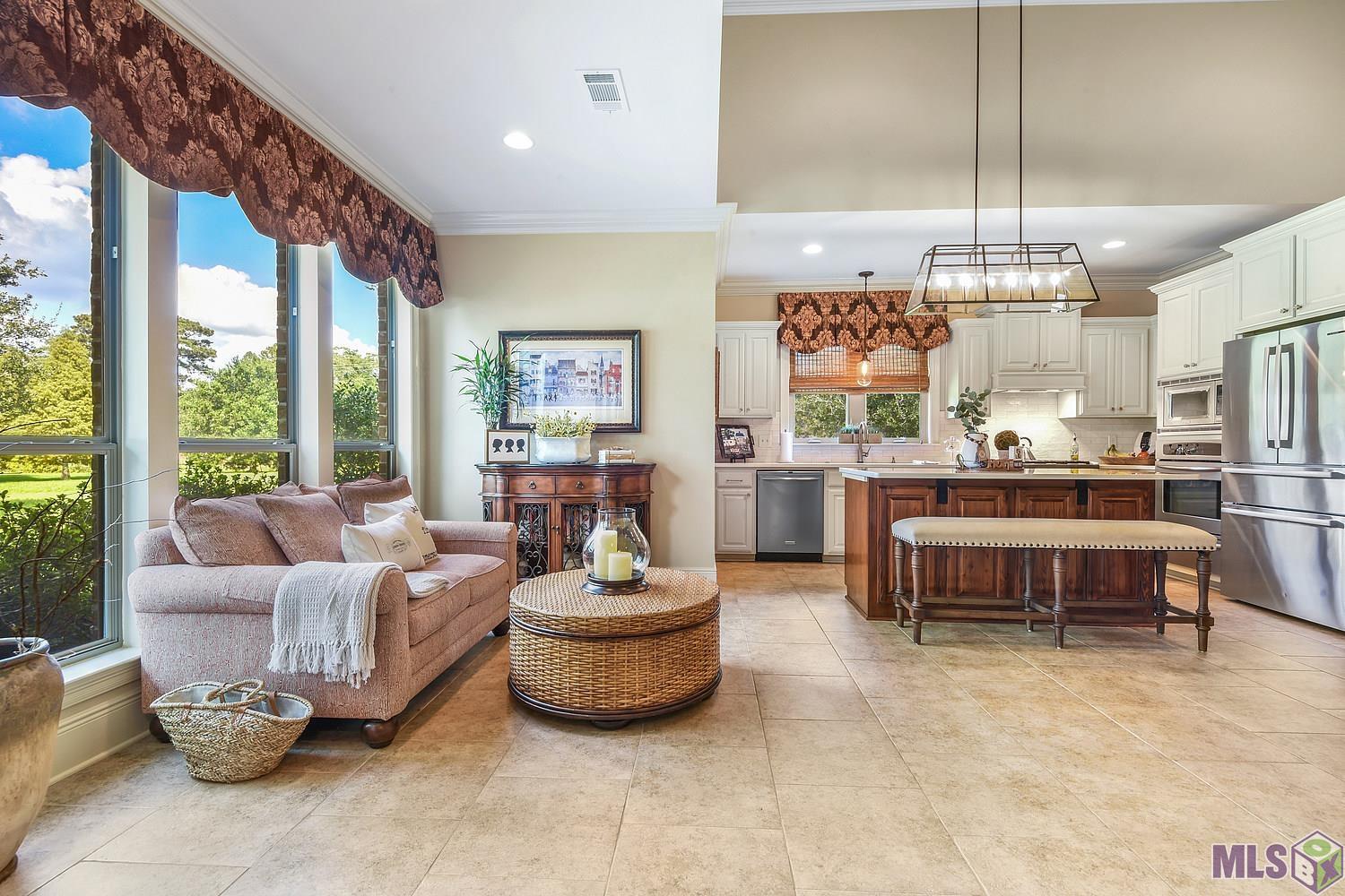 Breakfast area used as keeping room