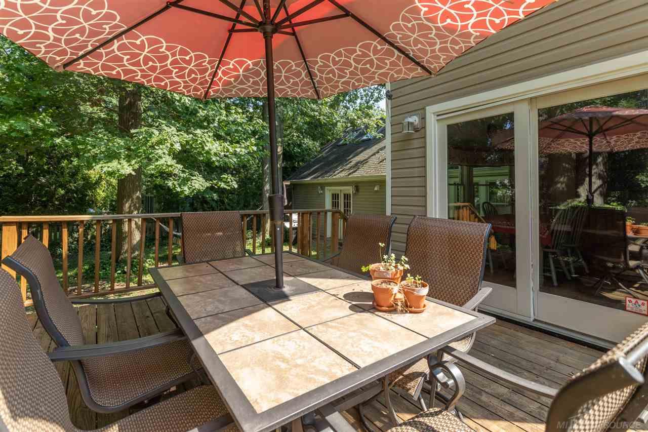 2230 Roslyn Road Grosse Pointe, MI 48236 - Photo 25 of 28 50020497-24.JPG