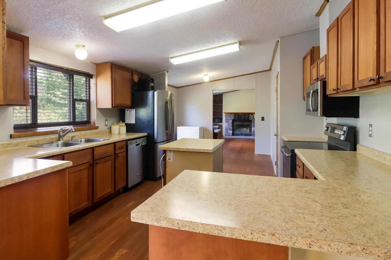 6172 Wallaker Road Benzonia, MI 49616 - Photo 15 of 54 12-Scene-12
