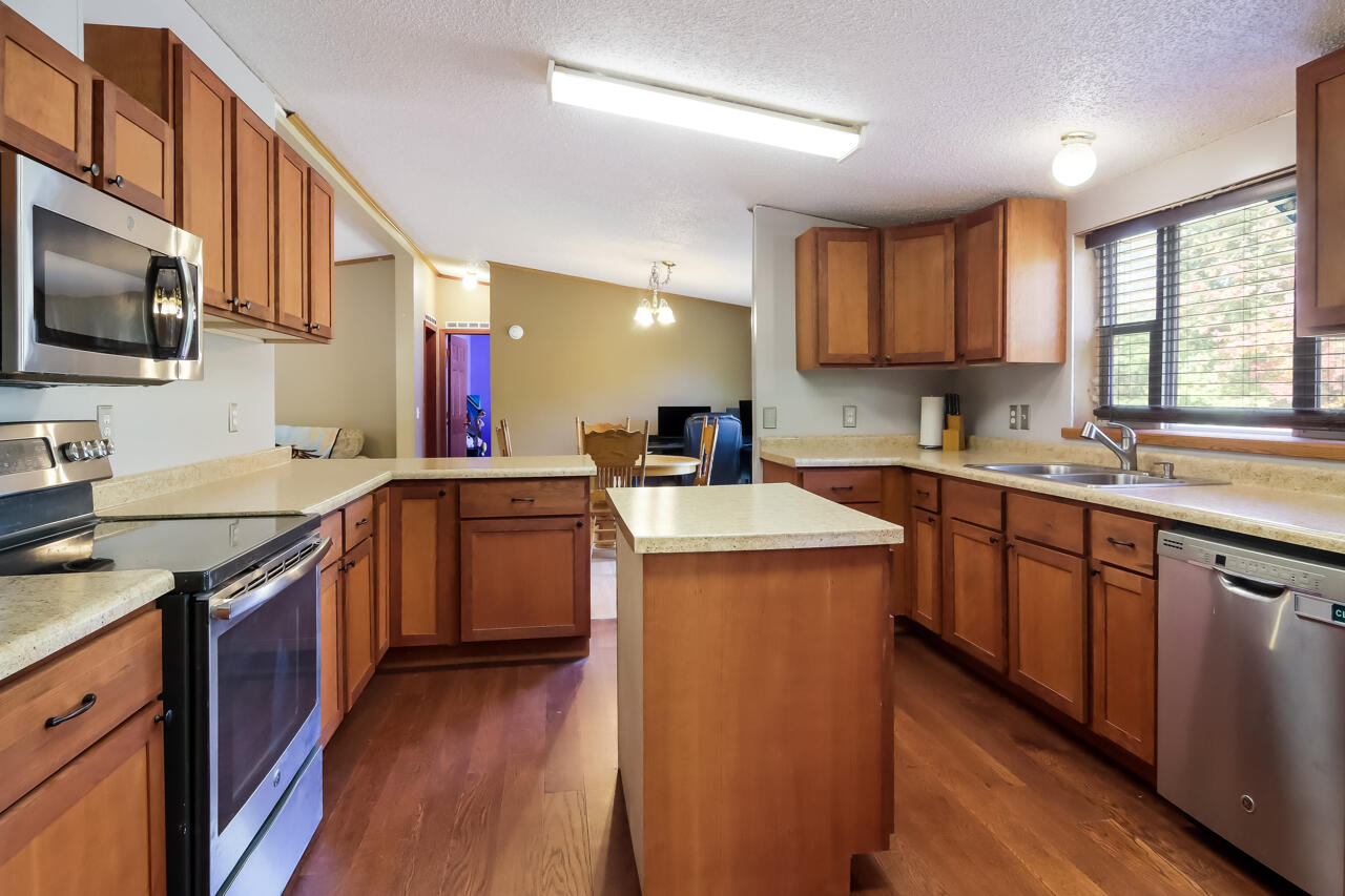 6172 Wallaker Road Benzonia, MI 49616 - Photo 17 of 54 14-Scene-14