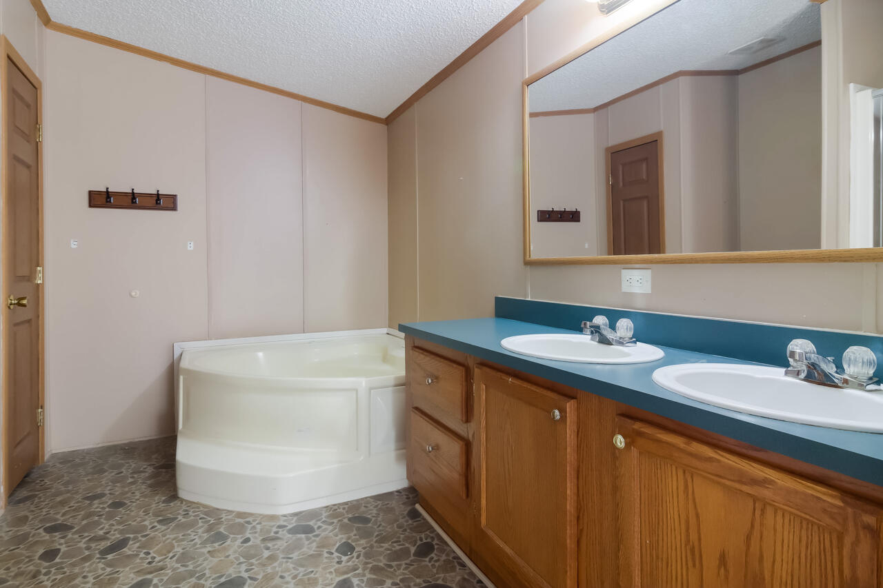 6172 Wallaker Road Benzonia, MI 49616 - Photo 24 of 54 21-Scene-21