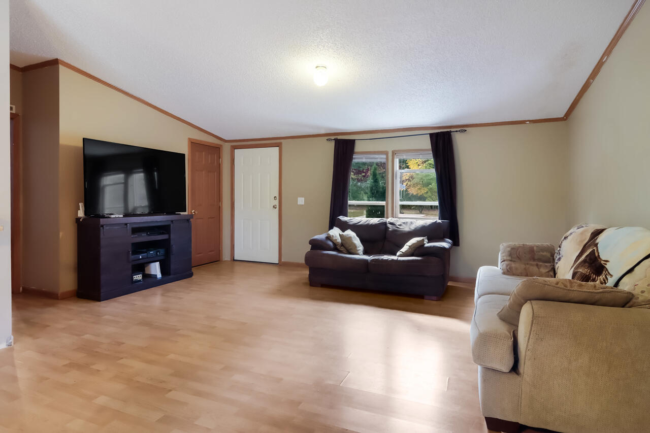 6172 Wallaker Road Benzonia, MI 49616 - Photo 6 of 54 3-Scene-3