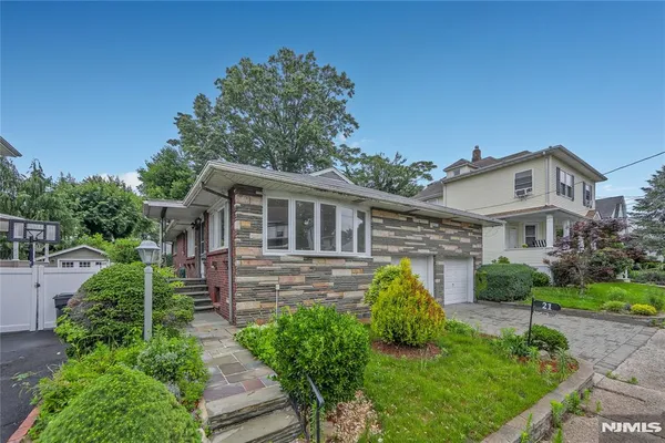 $5,500 | 21 East Central Avenue, Bergenfield, NJ 07621