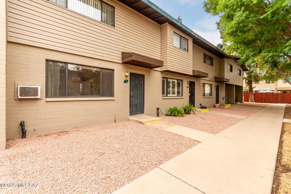 $99,000 | 1330 South Avenida Polar, Unit E9, Tucson, AZ 85710