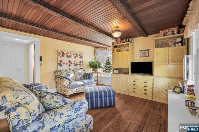 $889,500 | 265 Little Falls Road, Cedar Grove, NJ 07009