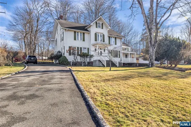 $889,500 | 265 Little Falls Road, Cedar Grove, NJ 07009