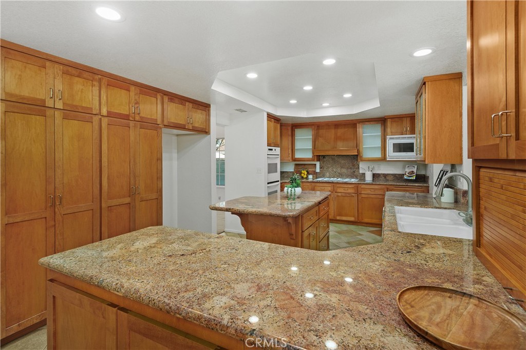 8405 Eastbrook Court Riverside, CA 92504 - Photo 12 of 49 Kitchen