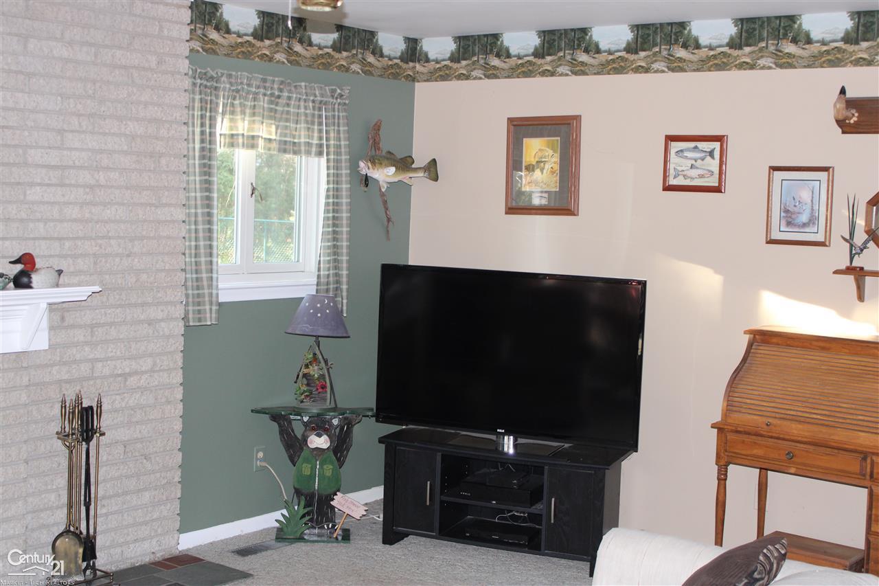 52181 Shelby Road Utica, MI 48316 - Photo 8 of 16 50028871-7.JPG