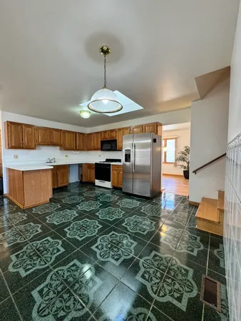 $375,000 | 7110 West 82nd Place, Burbank, IL 60459