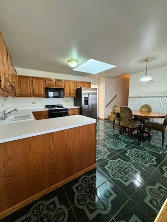 $375,000 | 7110 West 82nd Place, Burbank, IL 60459