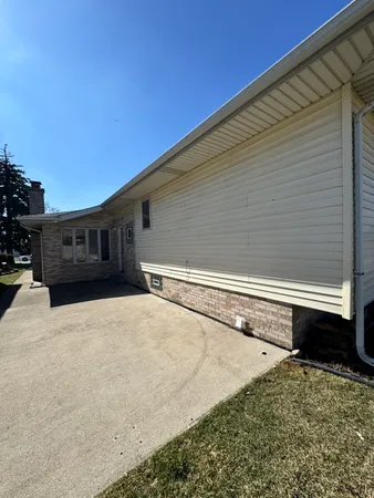 $375,000 | 7110 West 82nd Place, Burbank, IL 60459