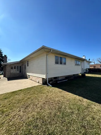 $375,000 | 7110 West 82nd Place, Burbank, IL 60459