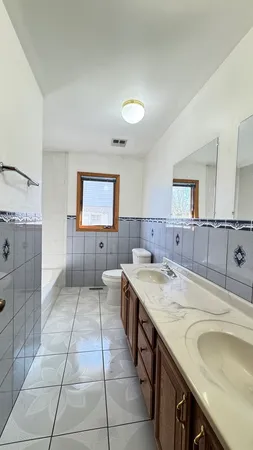 $375,000 | 7110 West 82nd Place, Burbank, IL 60459