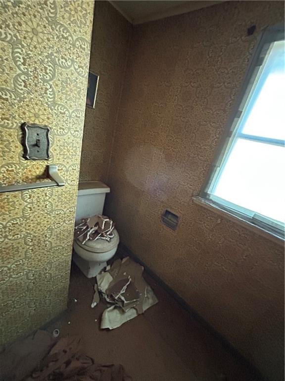 1512 Spring Run Road Extension Coraopolis, PA 15108 - Photo 18 of 29 a bathroom with a sink toilet and a window