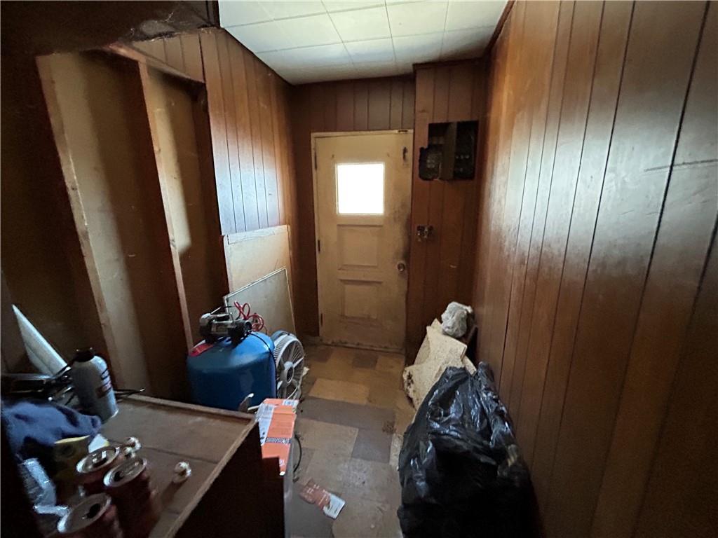 1512 Spring Run Road Extension Coraopolis, PA 15108 - Photo 23 of 29 a living room with furniture