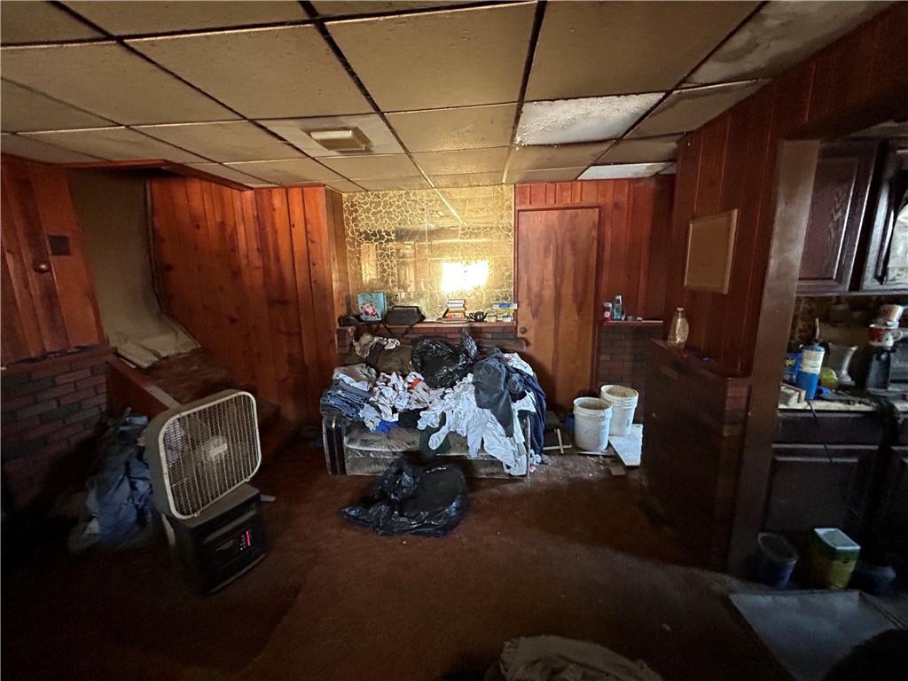 1512 Spring Run Road Extension Coraopolis, PA 15108 - Photo 4 of 29 a room with gym equipment