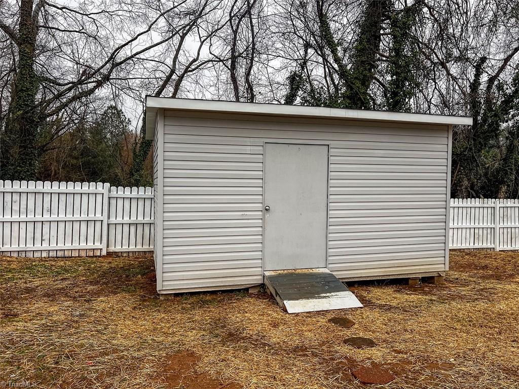 822 Sellars Mill Road Burlington, NC 27217 - Photo 5 of 25 Gallery Image 5