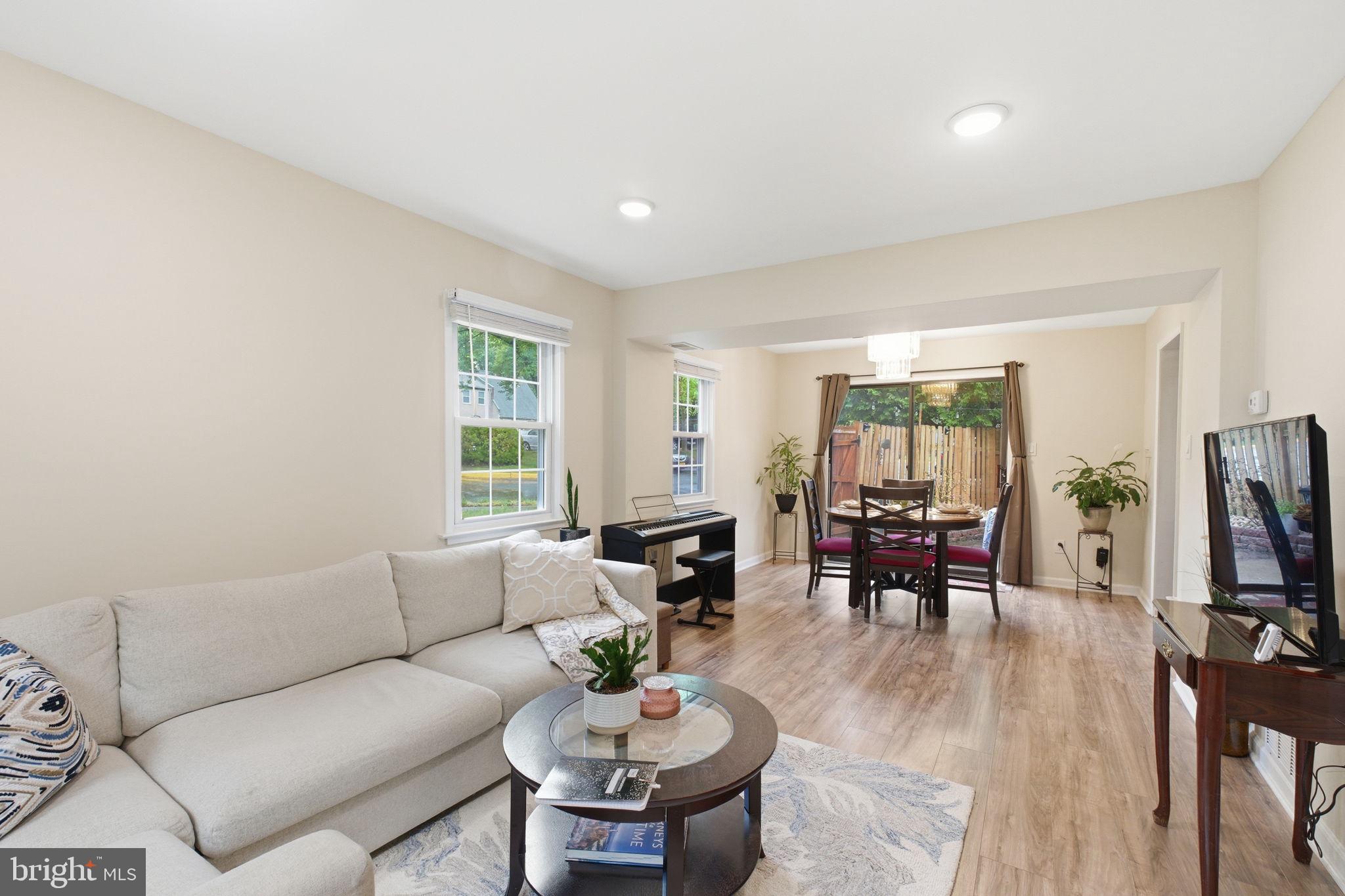 7709 Matisse Way Springfield, VA 22153 - Photo 6 of 27 Large living and dining room combo.