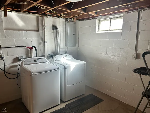 $1,800 | 472 North 17th Street, Noblesville, IN 46060