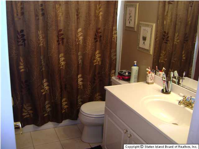 387 Green Valley Road Staten Island, NY 10312 - Photo 10 of 20 Additional Photo