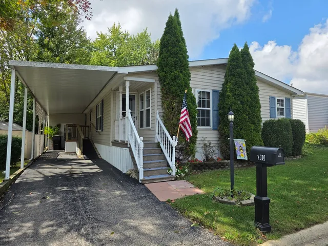 a view of a house with backyard and porch