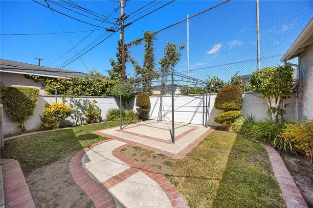 $950,000 | 4944 Coke Avenue, Lakewood, CA 90712