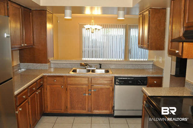 6701 Dickens Ferry Road, Unit 72 Mobile, AL 36608 - Photo 2 of 20 Kitchen