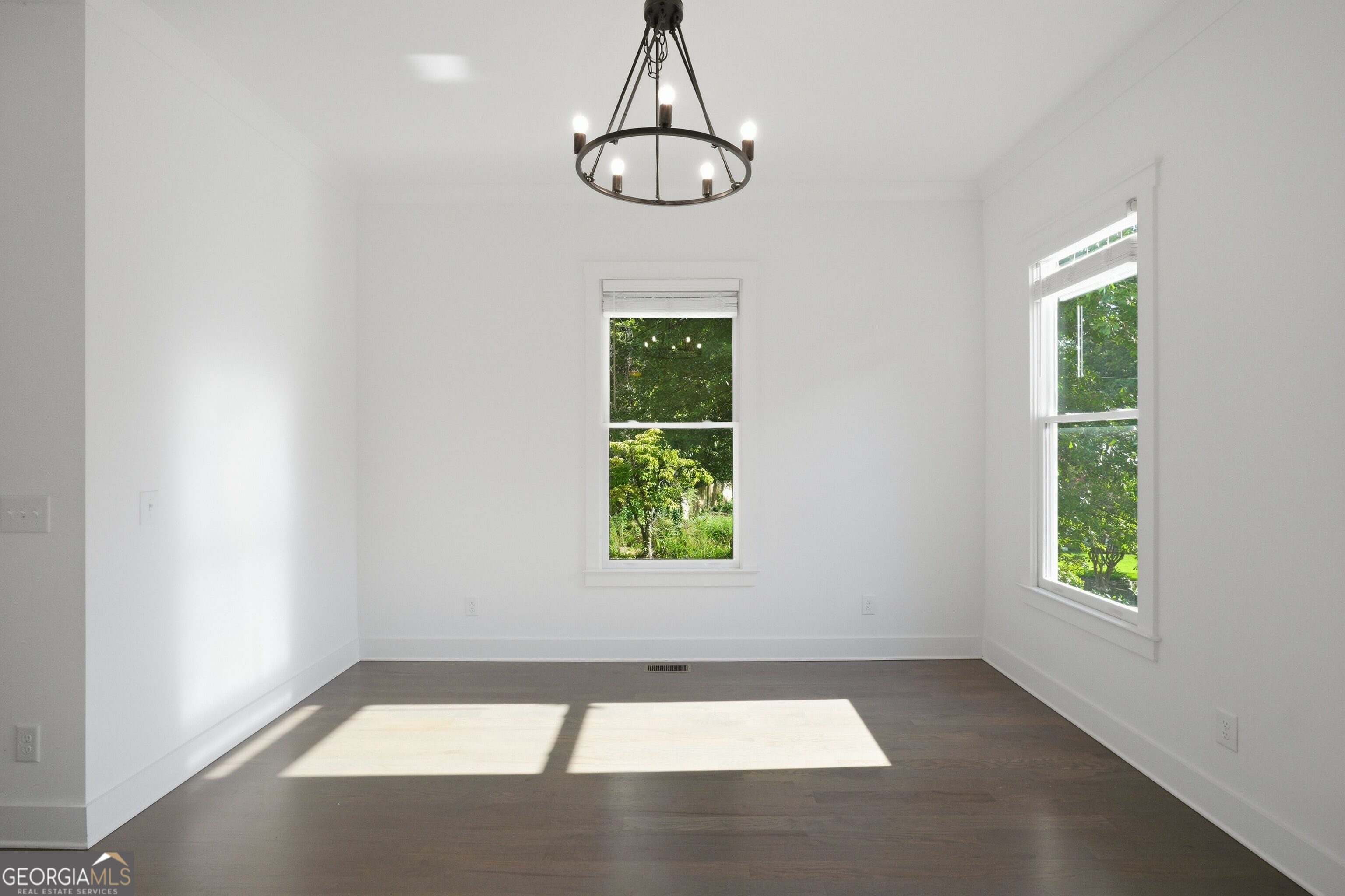 330 Nolan Street Southeast Atlanta, GA 30315 - Photo 8 of 31 Gallery Image 8