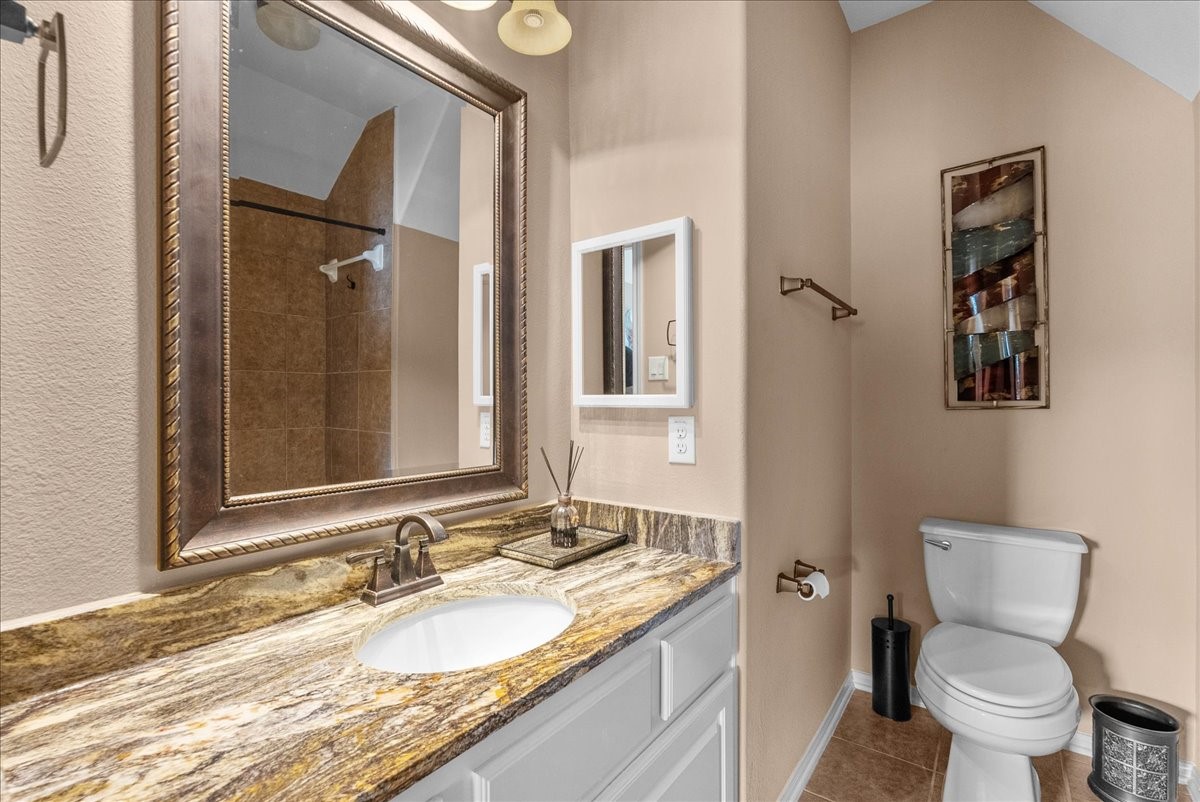 1358 Porta Rosa Lane League City, TX 77573 - Photo 31 of 48 En-suite full bath to bedroom 3