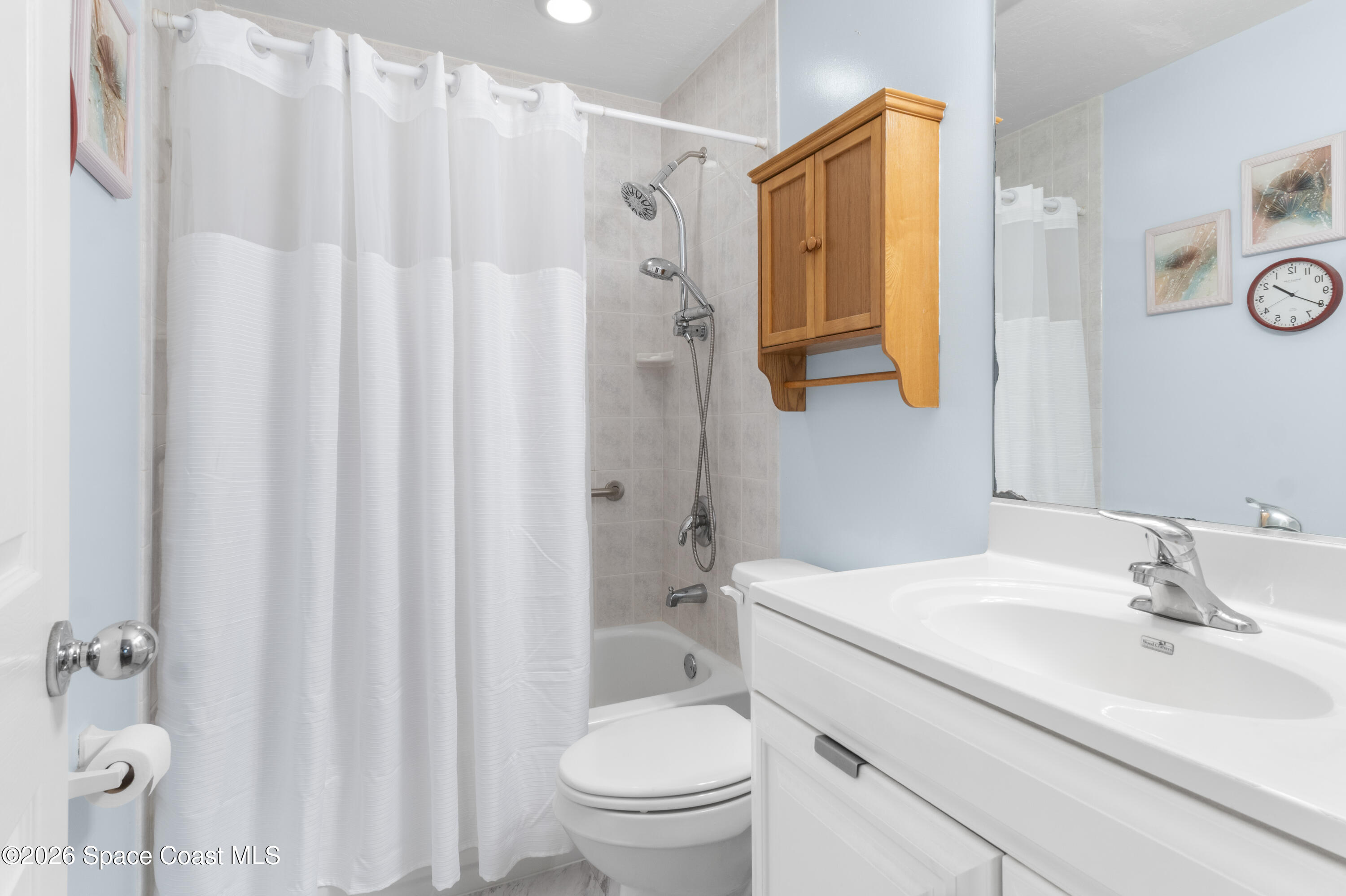 637 Roseland Road Sebastian, FL 32958 - Photo 19 of 36 a bathroom with a sink toilet and shower
