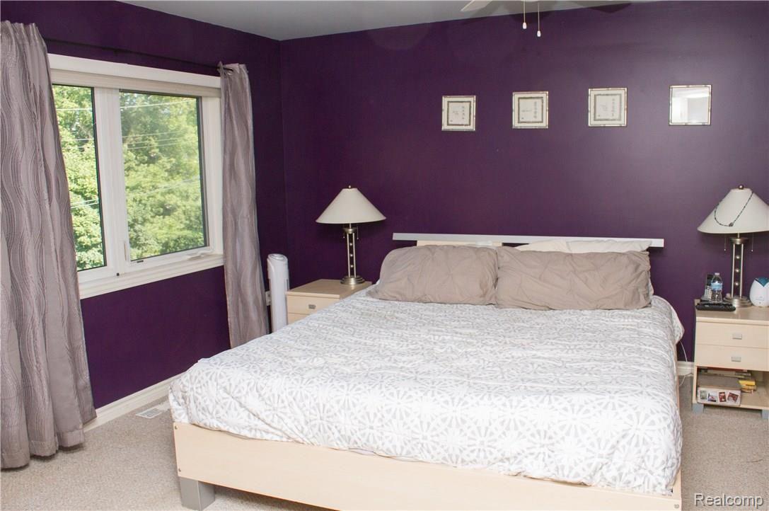 722 Wilcox Street Rochester, MI 48307 - Photo 18 of 52 MasterBedroom.jpg