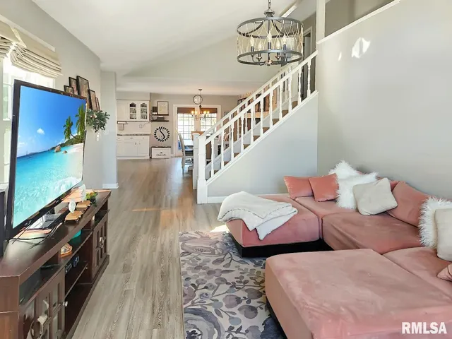 $339,000 | 316 Pinecrest Drive, Germantown Hills, IL 61548