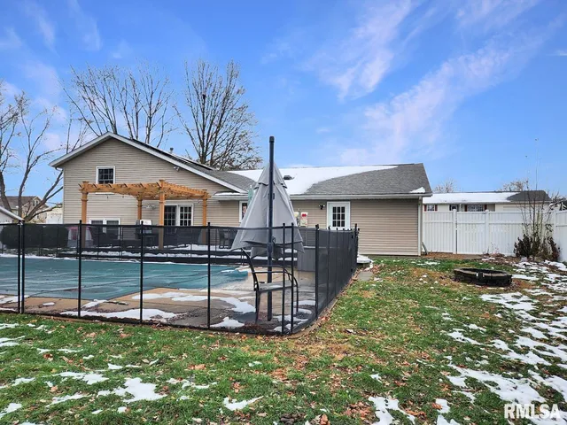 $339,000 | 316 Pinecrest Drive, Germantown Hills, IL 61548