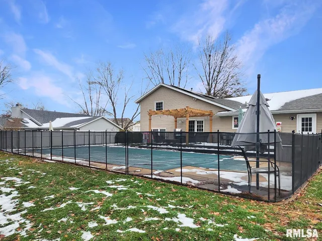 $339,000 | 316 Pinecrest Drive, Germantown Hills, IL 61548