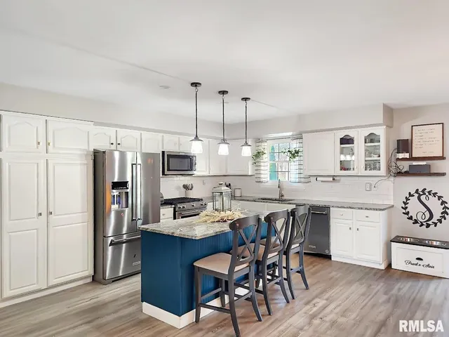 $339,000 | 316 Pinecrest Drive, Germantown Hills, IL 61548