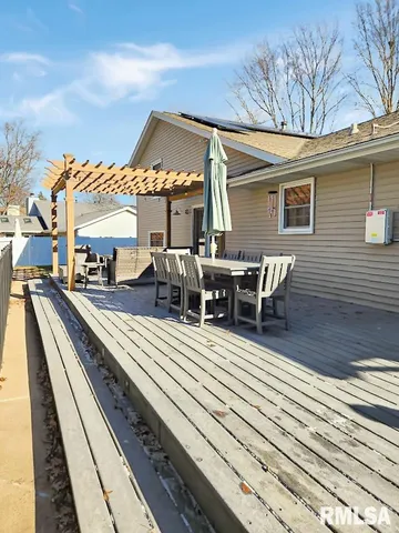 $339,000 | 316 Pinecrest Drive, Germantown Hills, IL 61548