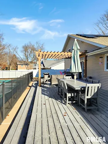 $339,000 | 316 Pinecrest Drive, Germantown Hills, IL 61548