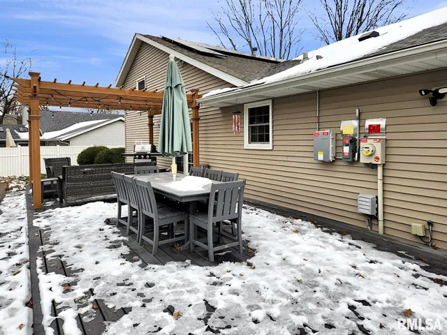 $339,000 | 316 Pinecrest Drive, Germantown Hills, IL 61548