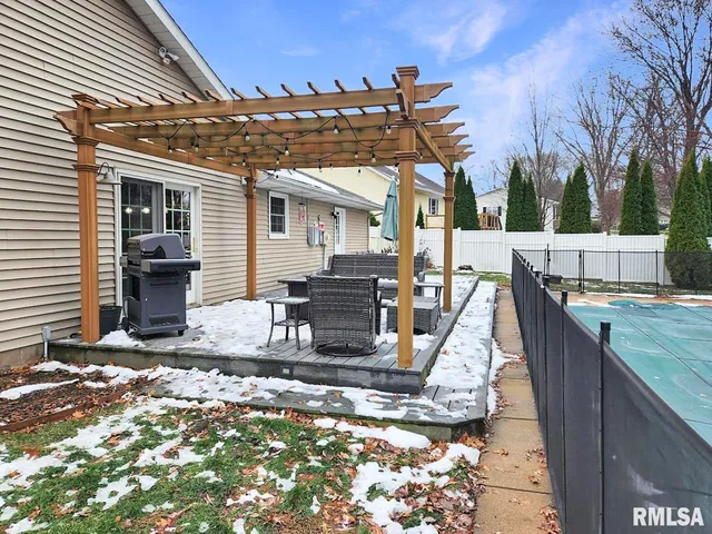 $339,000 | 316 Pinecrest Drive, Germantown Hills, IL 61548