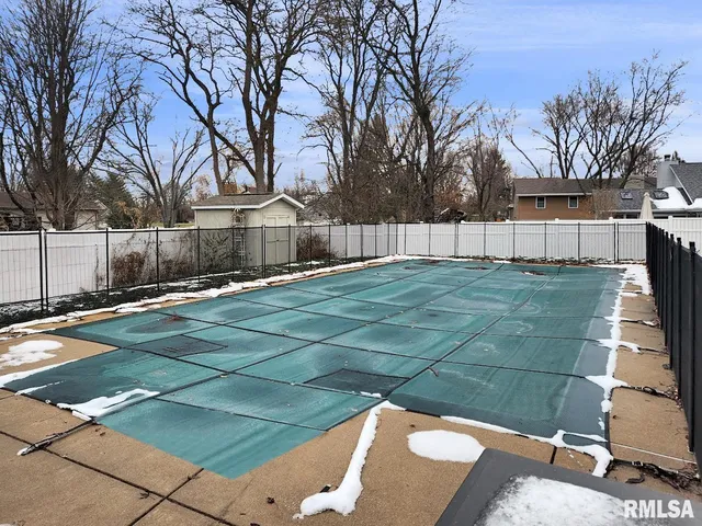 $339,000 | 316 Pinecrest Drive, Germantown Hills, IL 61548